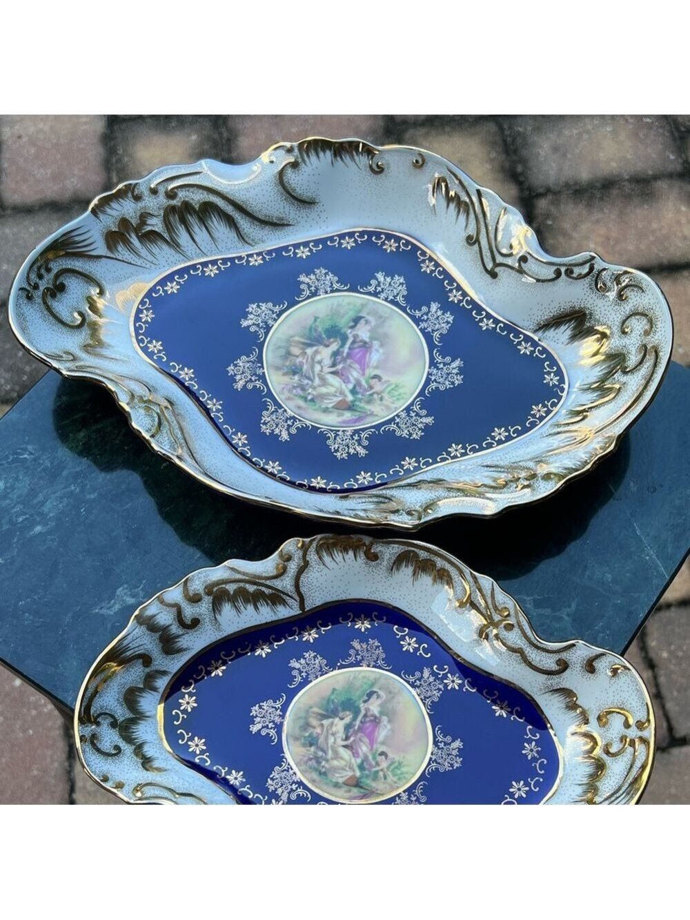 Thun 1794 M.Z Czeck cobalt blue 2 serving plates